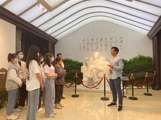 说明: E:\1946源于英国重要获奖\照片素材\2、“法学+宪法”\五四宪法讲解.jpg